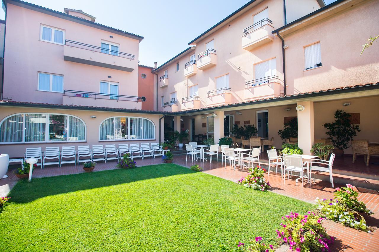 Hotel Sabrina Castiglione della Pescaia Esterno foto